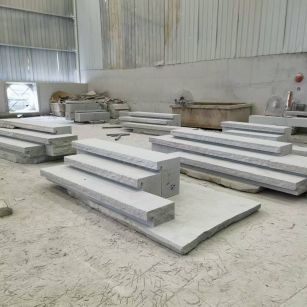 益阳 整石台阶（大面火烧+侧面自然面），出货前厂内拼装