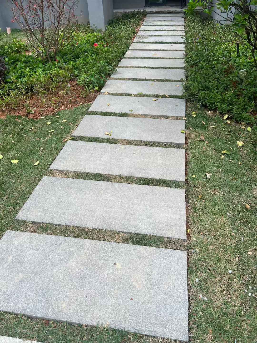 益阳 芝麻黑小区踏步、汀步石铺装效果