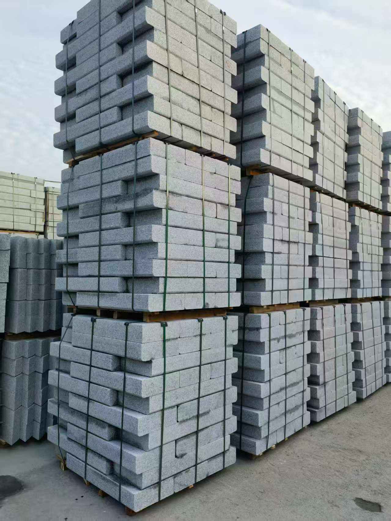 益阳 路沿石（路侧石），颜色一致，尺寸标准