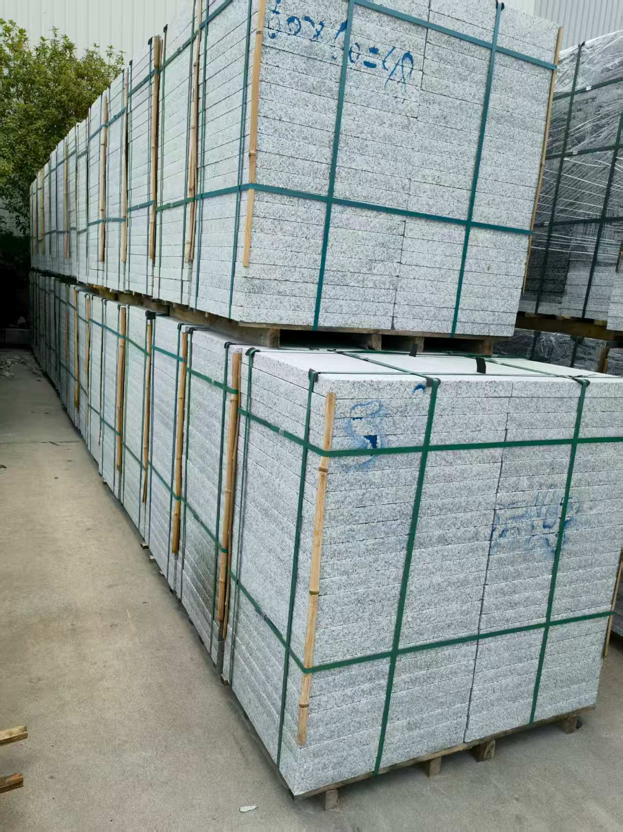 益阳 大花芙蓉白火烧成品，市政园林广场地铺石