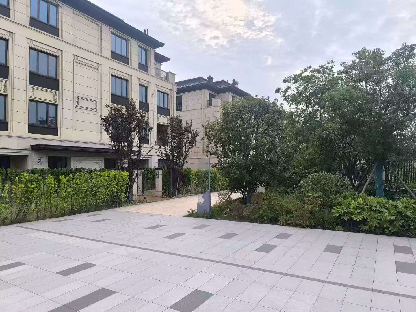 益阳 芝麻白与芝麻白搭配铺装，尺寸1200*600