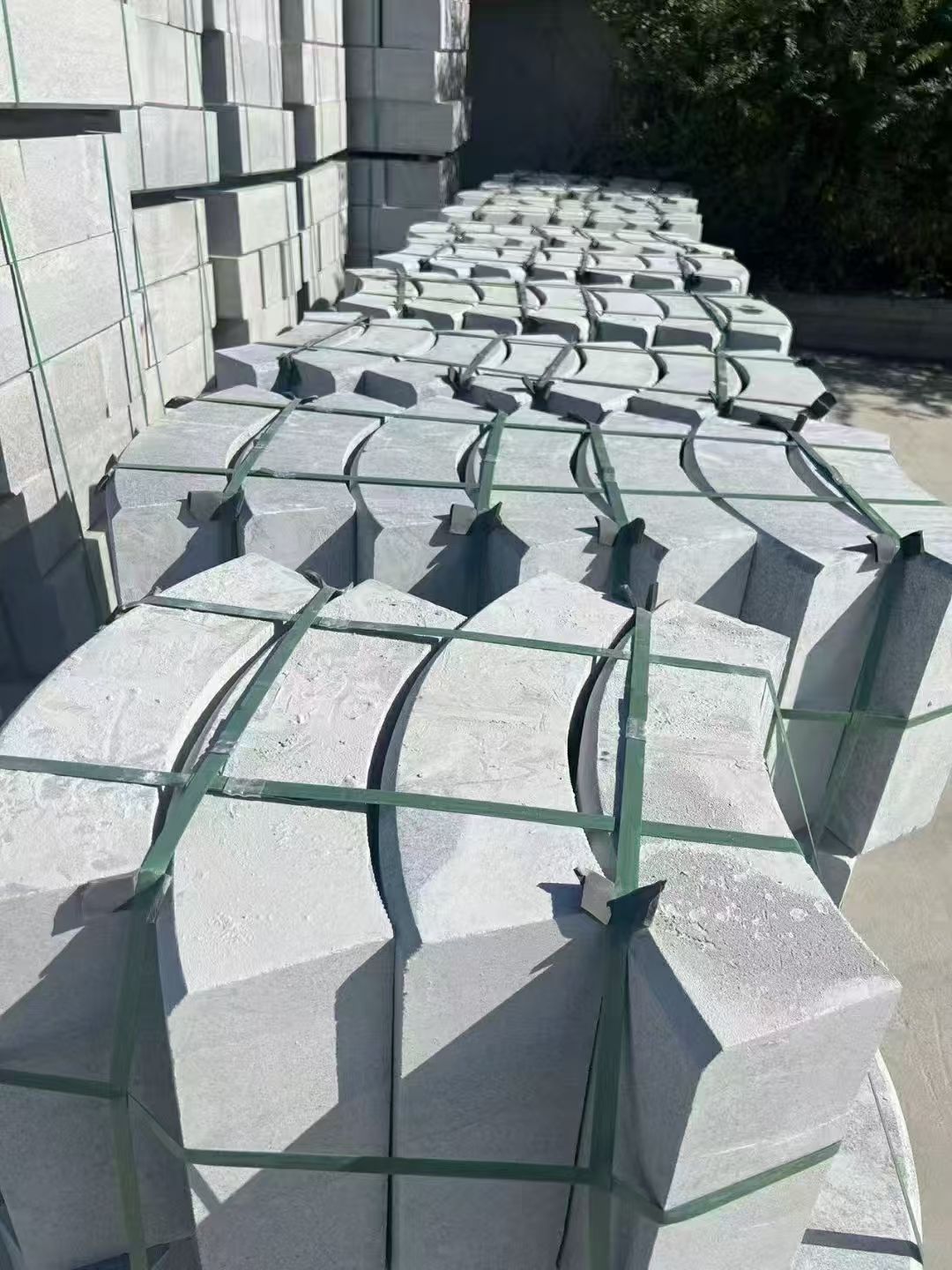 益阳 芝麻灰弧形路沿石