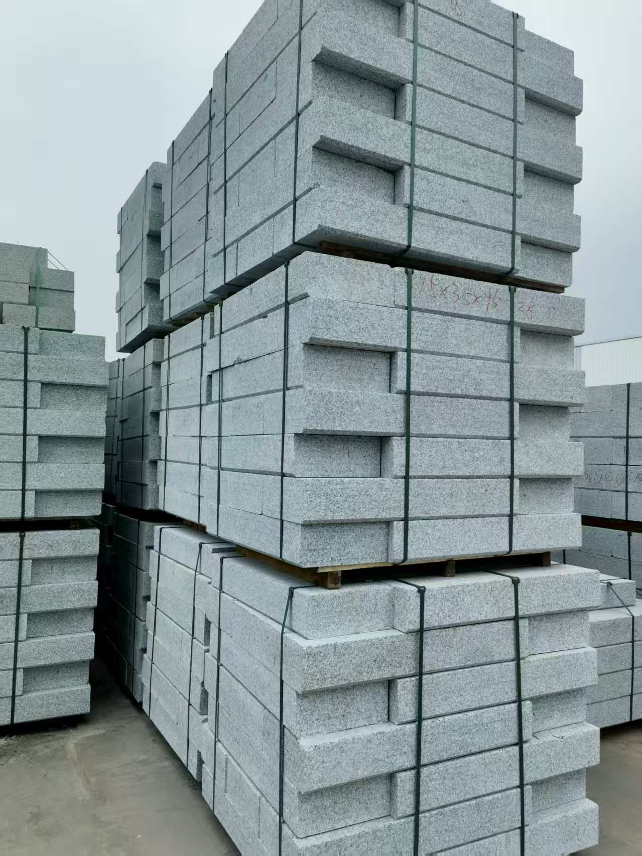 益阳 路沿石，板板正正的路沿石