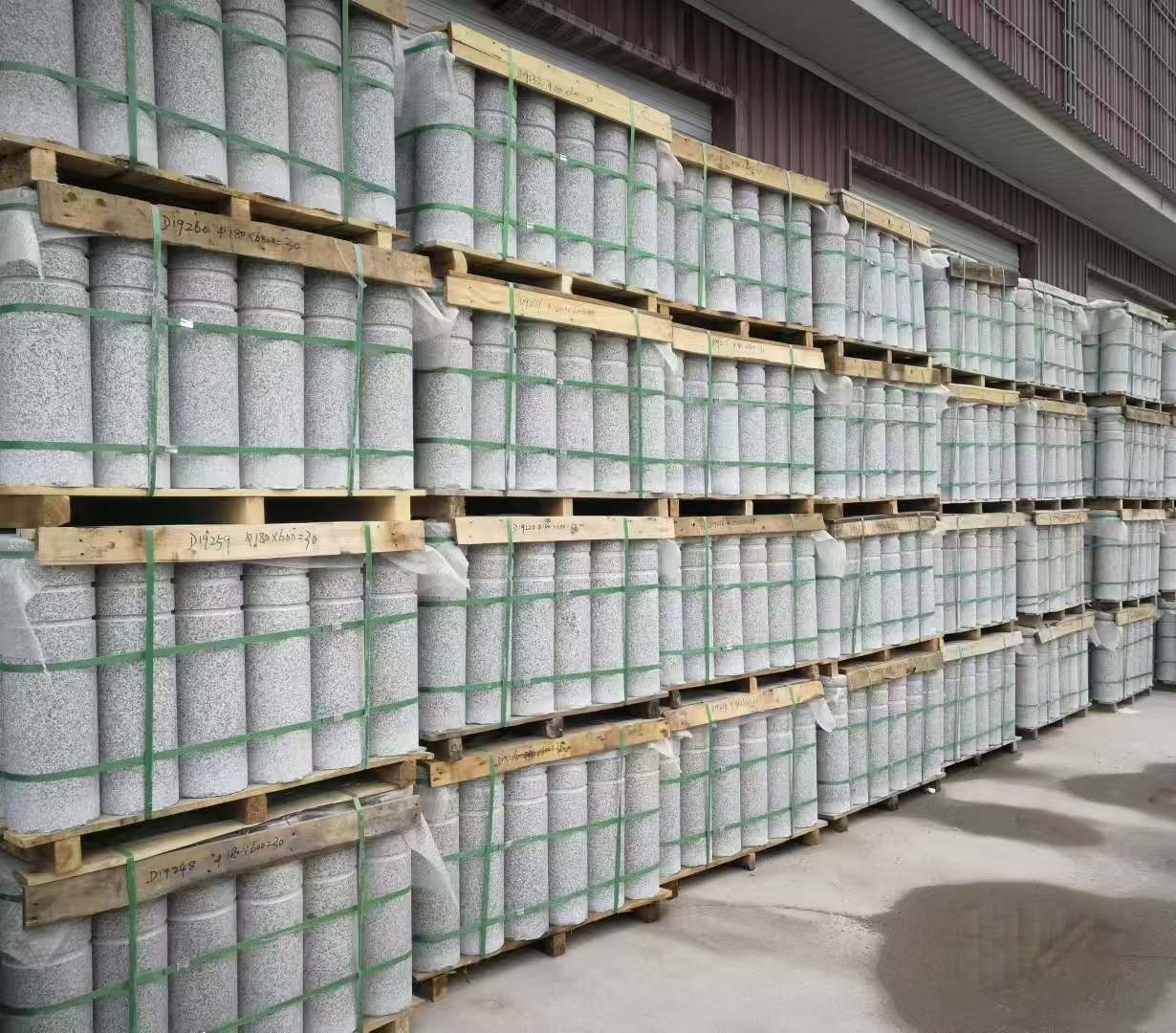 益阳 芝麻白挡车柱、阻车桩、隔离柱