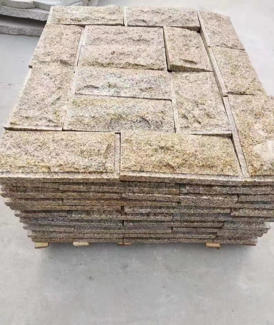 益阳黄锈石蘑菇石
